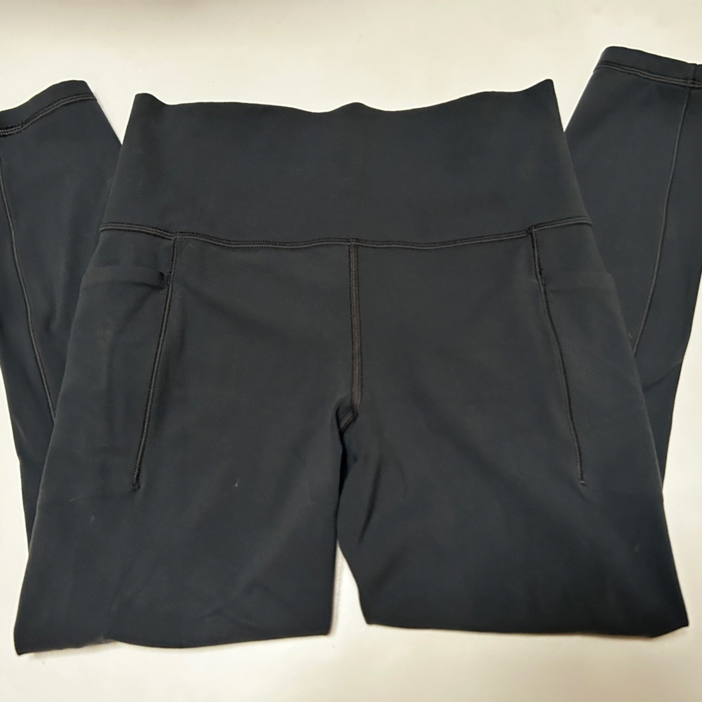 EUC Athleta Salutation Stash 7/8 Tights